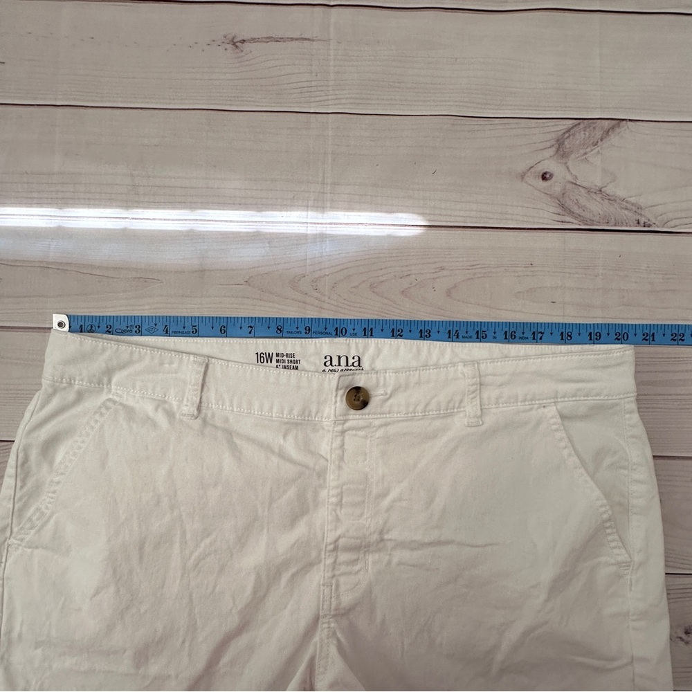 a.n.a. White Midi Shorts | Size 16W | Mid-Rise | 6” Inseam Casual Walking Summer - Picture 4 of 5